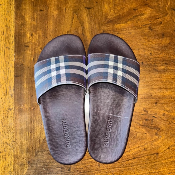 Size 39 Burberry Slides - Picture 3 of 5